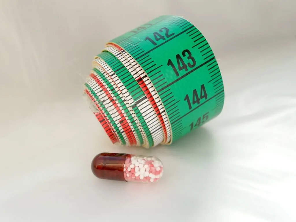 Come si può davvero curare l’obesità? Innovazioni farmacologiche, dieta mediterranea e attività fisica.