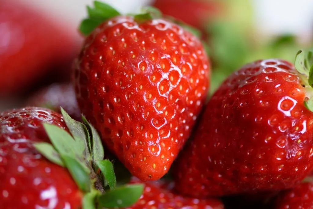 Fragole: Il Superfrutto di stagione tra Gusto, Salute e Curiosità.